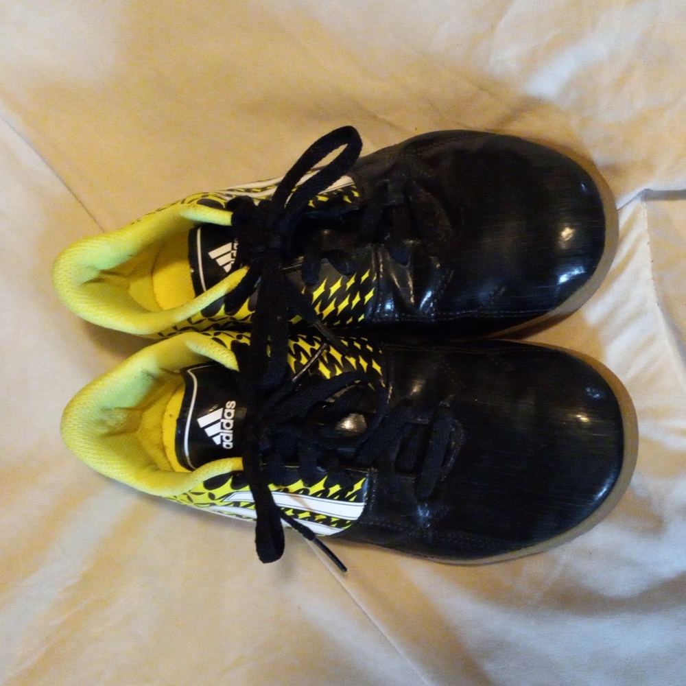 Adidas Soccer Shoes Size 5.5